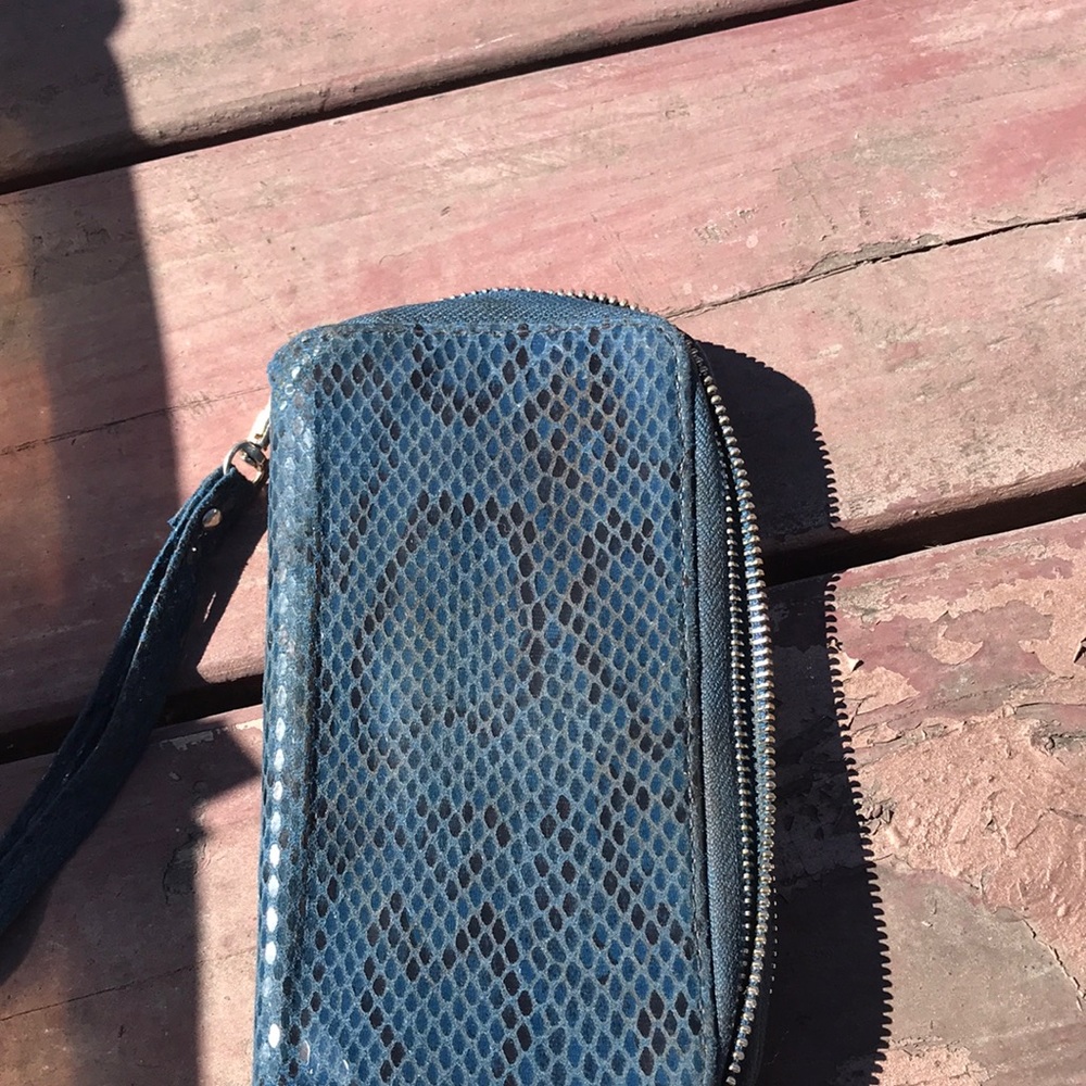 Blue cell phone wallet holder